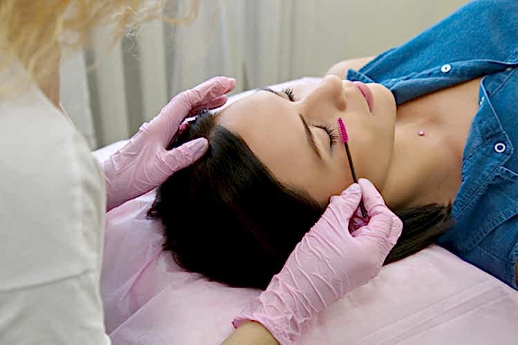 Окрашивание ресниц в Алматы